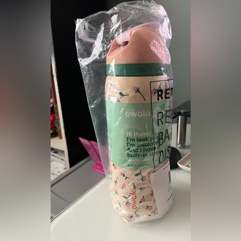 Owala x Urban Outfitters 32 oz new in bag